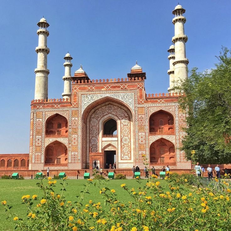 Sikandra Travel Guide: History, Timings, Entry Fee & Visitor Tips