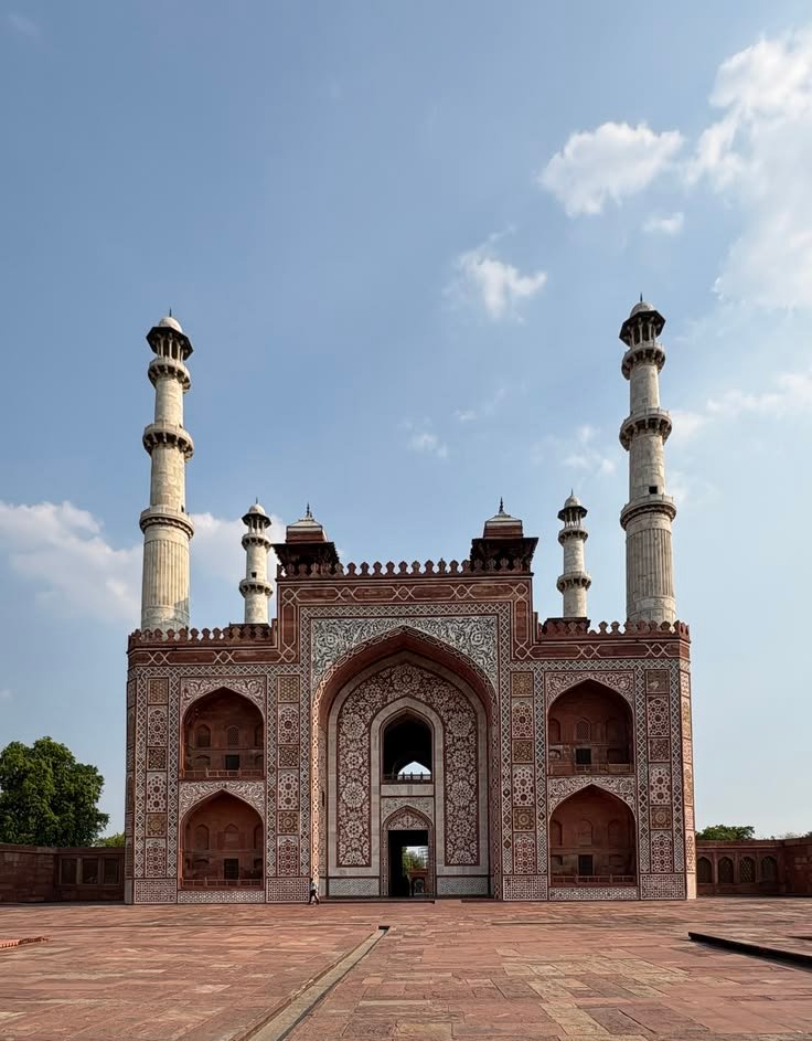 Akbar's Tomb: History, Entry Fee, Travel Tips, Visit Guide