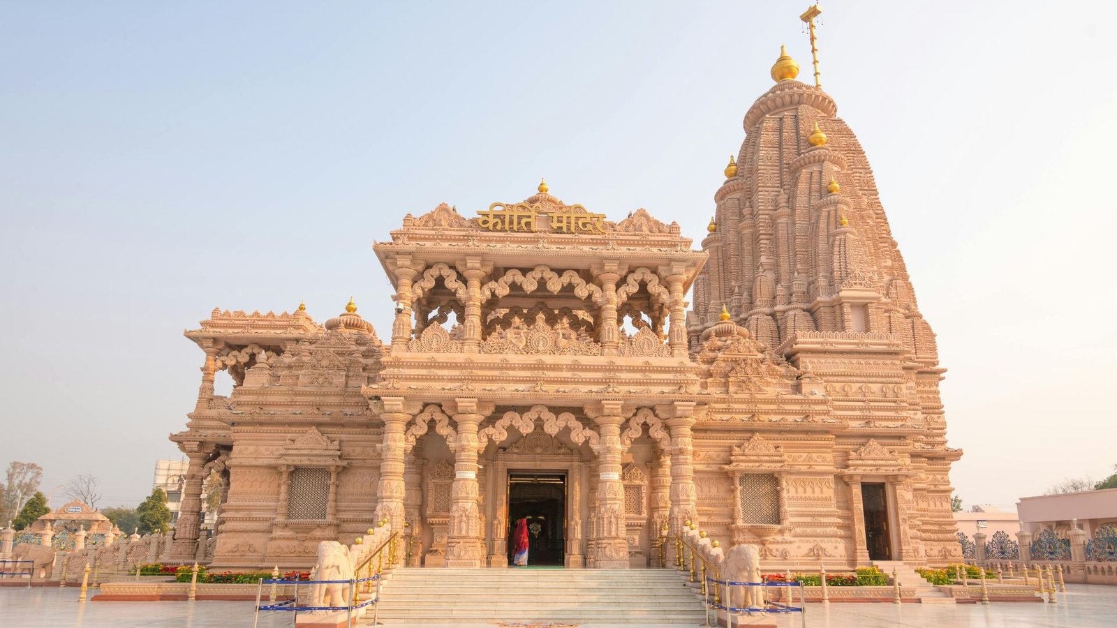 Agra & Mathura-Vrindavan Overnight Tour From Delhi mobile image 5